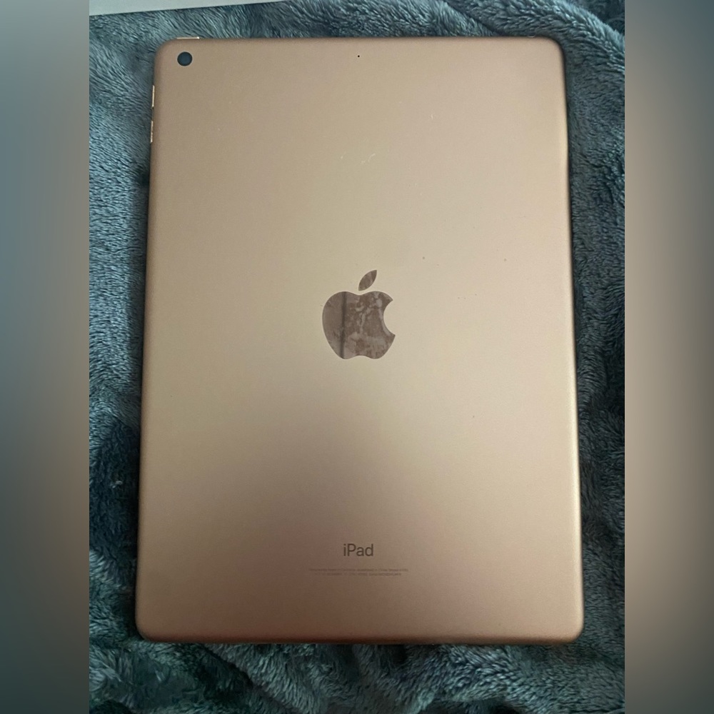 iPad 6 Gen, 44mm Watch and 1st gen Apple Pencil